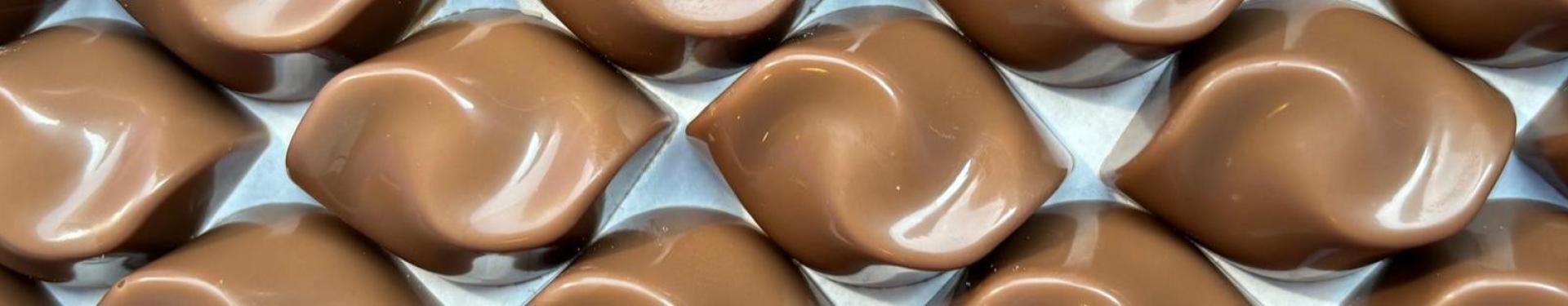 Vier Sinterklaas met ambachtelijke chocolade